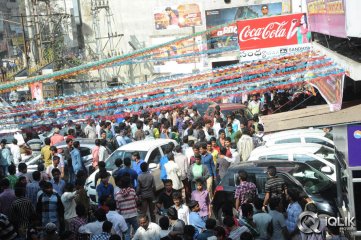 Yevadu Hungama at Sandhya Theatre
